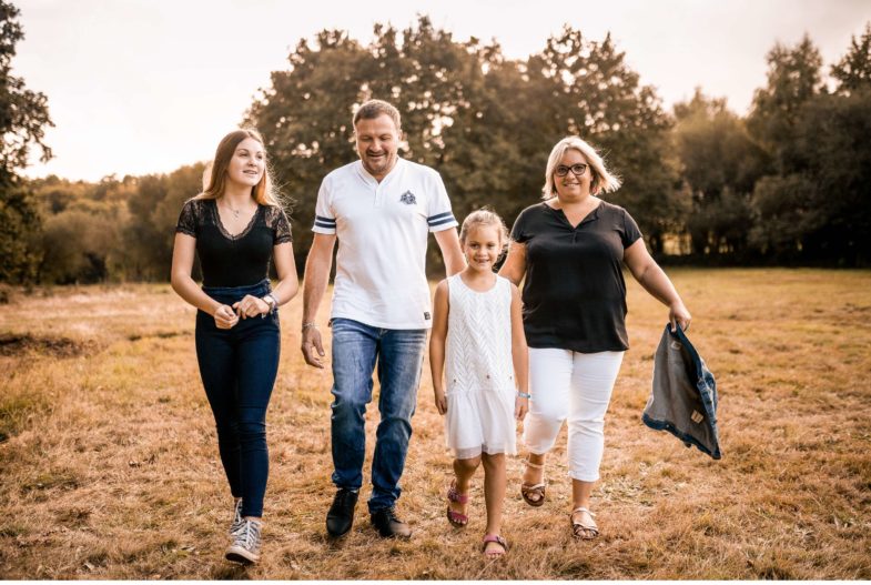 famille de 4 personnes en été