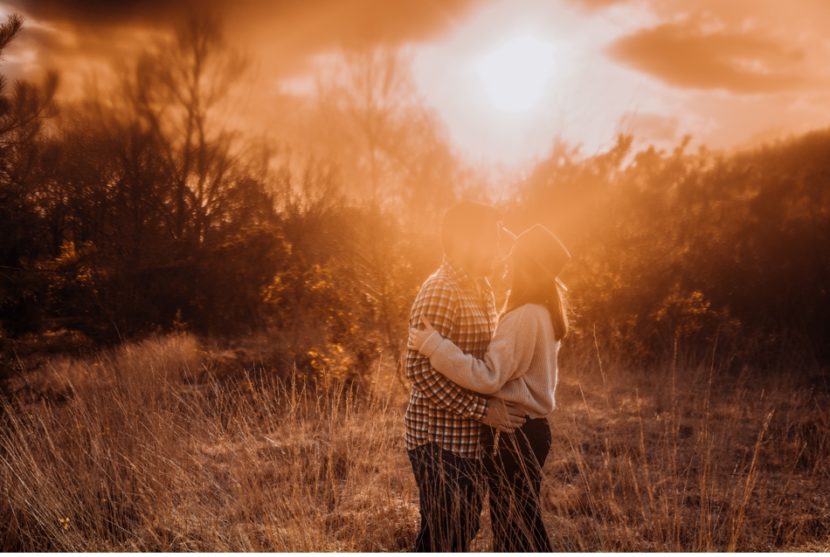 photo couple coucher de soleil